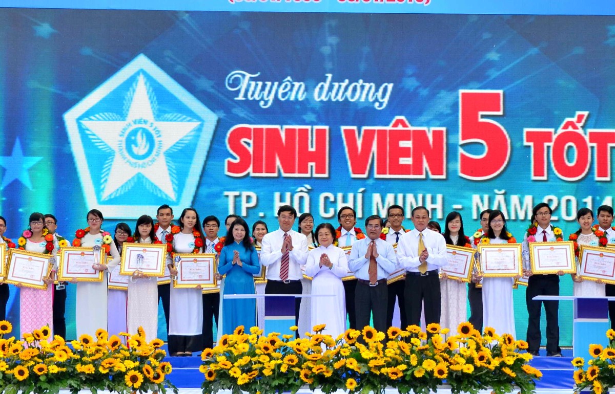 Chương trình tuyên dương Sinh viên 5 tốt 