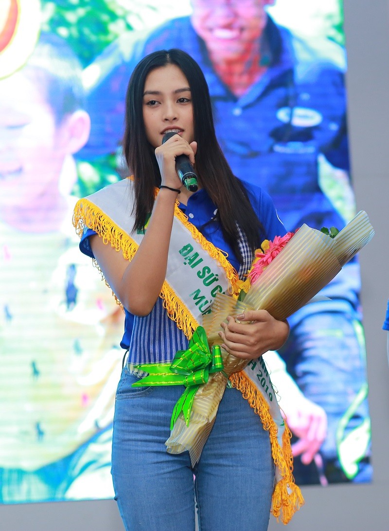 Hoa hậu Việt Nam 2018 - Trần Tiểu Vy - Đại sứ chiến dịch tình nguyện MHX2019 phát biểu cảm nghỉ tại lễ ra quân