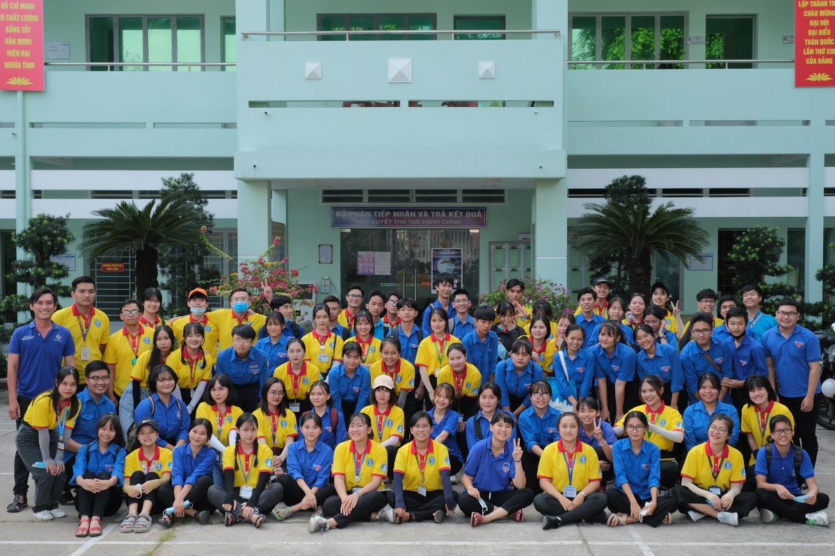 Thanh niên phường Hiệp Bình Phước hào hứng tham gia các hoạt động trong khuông khổ chiến dịch Xuân Tình Nguyện tại địa phương