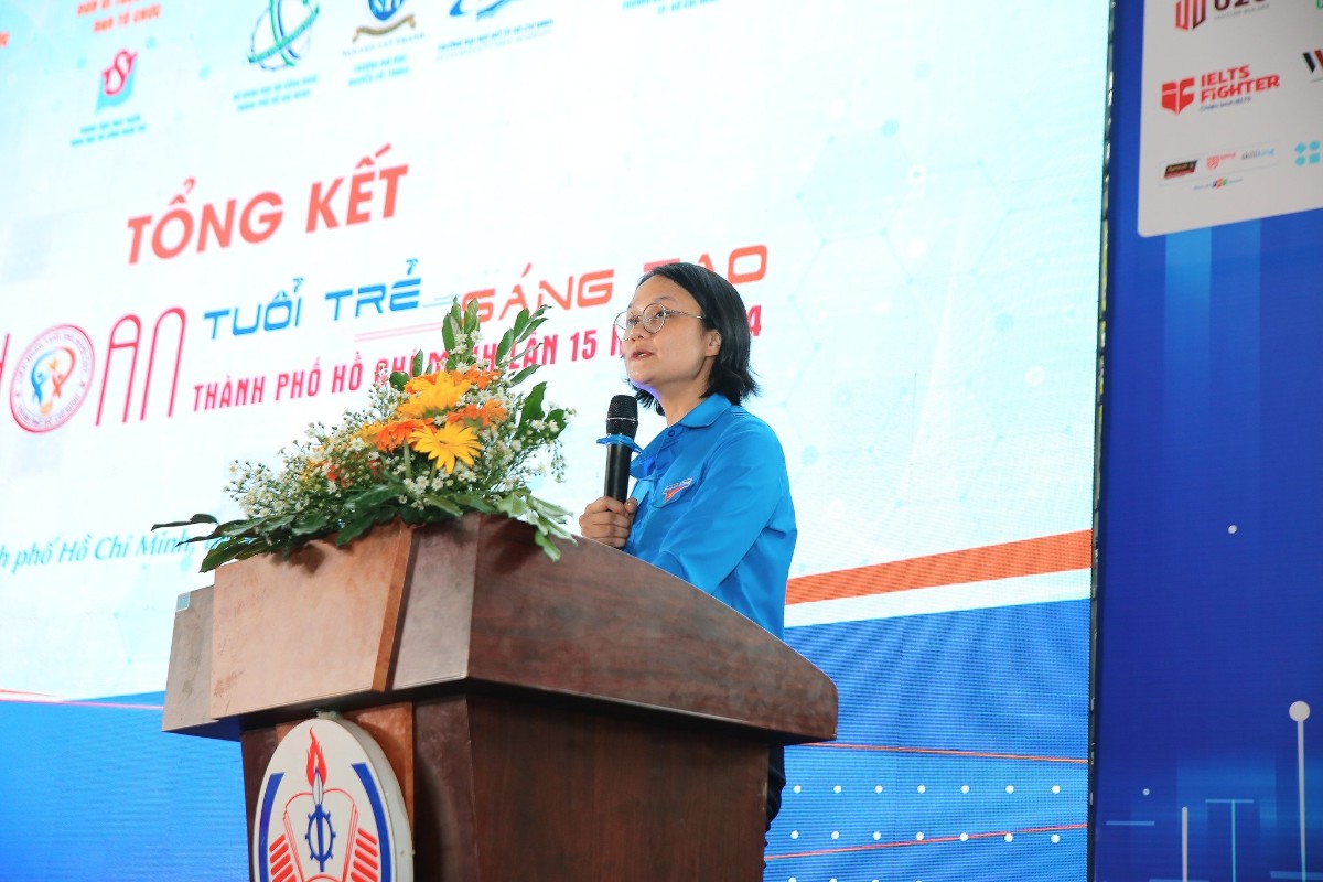 Đồng chí Trần Thu Hà, Phó Bí thư Thành Đoàn, Chủ tịch Hội Sinh viên Việt Nam thành phố phát biểu tại chương trình