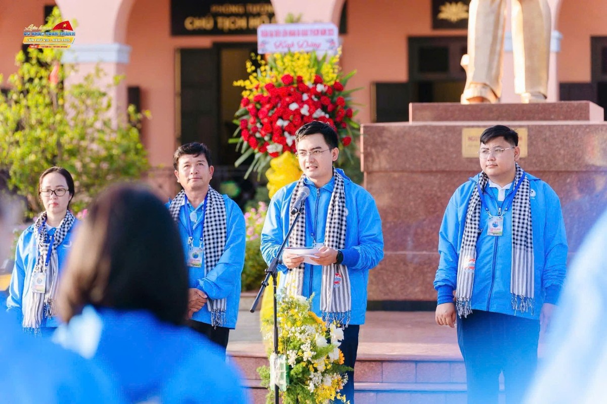Hình 1: đồng chí Mai Hữu Tâm phát biểu khai mạc hành trình Du khảo lần 8